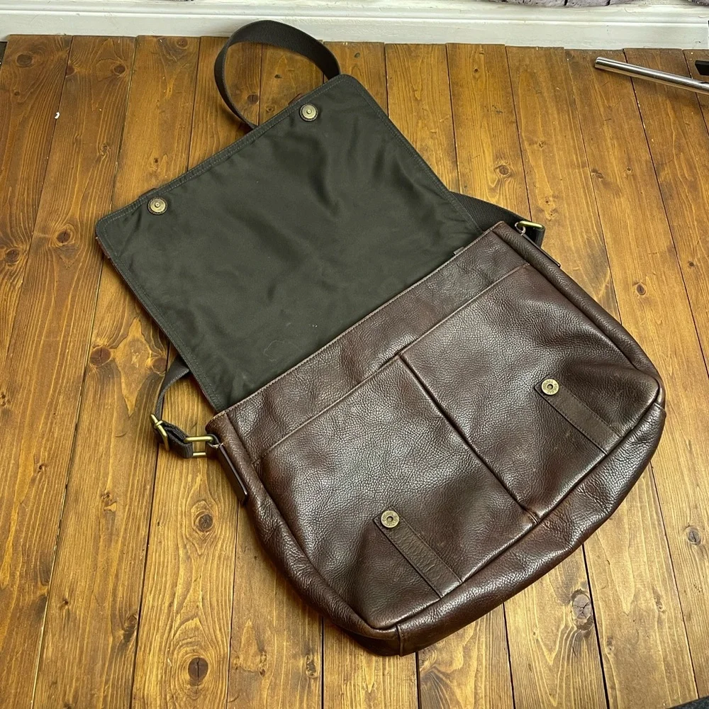 Fossil travis brown leather messenger bag